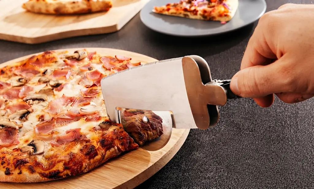 Qinux Razzrol – Pizza Cutter